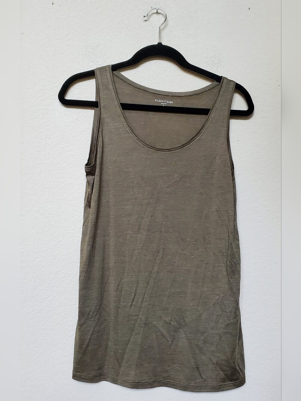 EILEEN FISHER Olive Green Scoop Neck Tank. Size Small